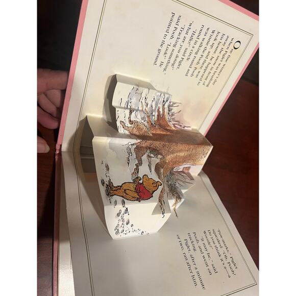 Winnie-The-Pooh The Pop Up Collection Pooh and Piglet Nearly Catch a Woozle - Picture 2 of 5